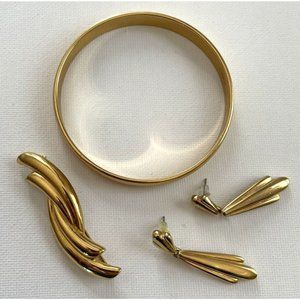 VTG Signed Monet & Napier Gold Tone Bracelet Earrings & Brooch Costume Jewelry